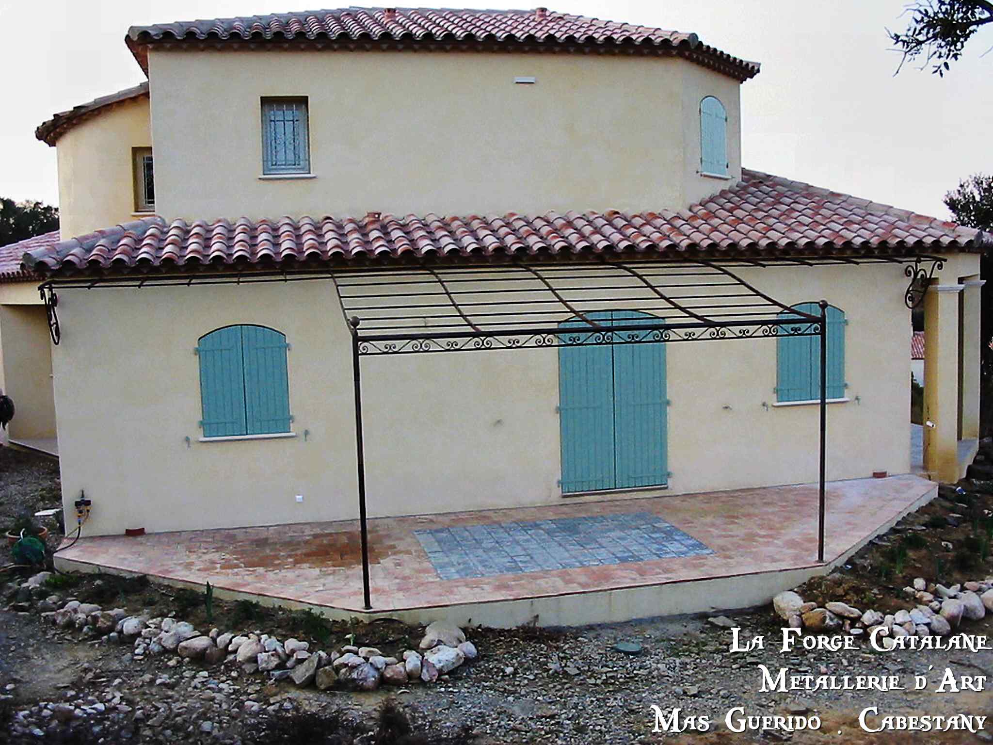 pergola terrasse volutes demi chapeau gendarme fer Forge Catalane Cabestany (2).jpg